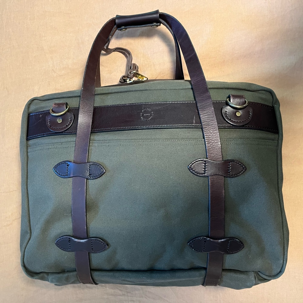 Filson Small Pullman Duffle. Otter Green. Rugged Twill.